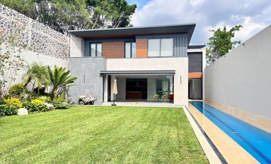 A media cuadra de Rio Mayo zona de agencias