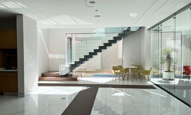 A media cuadra de Rio Mayo zona de agencias