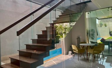 A media cuadra de Rio Mayo zona de agencias