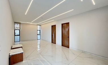 A media cuadra de Rio Mayo zona de agencias