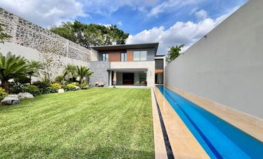 A media cuadra de Rio Mayo zona de agencias