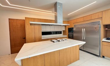 A media cuadra de Rio Mayo zona de agencias