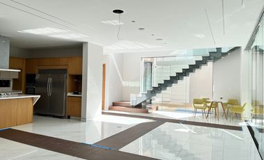 A media cuadra de Rio Mayo zona de agencias