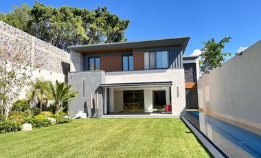 A media cuadra de Rio Mayo zona de agencias