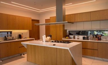 A media cuadra de Rio Mayo zona de agencias