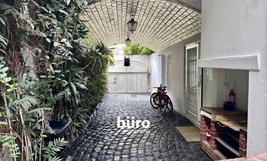 ACOGEDORA CASA EN ALQUILER DE ESTILO MEDITERRANEO EN SAN ISIDRO