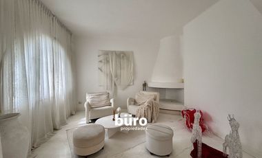 ACOGEDORA CASA EN ALQUILER DE ESTILO MEDITERRANEO EN SAN ISIDRO