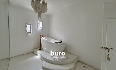 ACOGEDORA CASA EN ALQUILER DE ESTILO MEDITERRANEO EN SAN ISIDRO