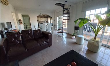 CASA Y DEPTO CALLE  TORQUINS