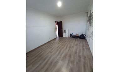 CASA Y DEPTO CALLE  TORQUINS