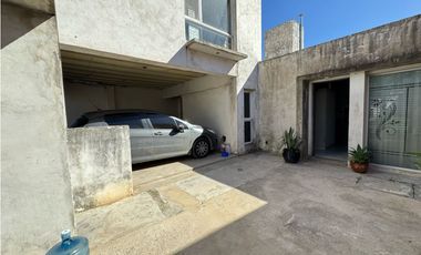 Venta casa San benito dos dormitorios cochera doble y pileta.