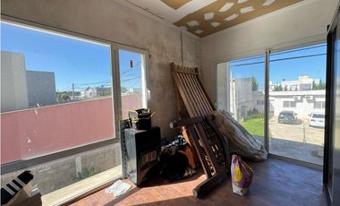 Venta casa San benito dos dormitorios cochera doble y pileta.