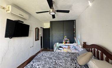 Venta casa San benito dos dormitorios cochera doble y pileta.