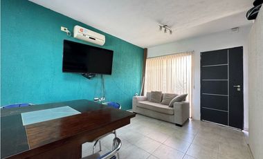 Venta casa San benito dos dormitorios cochera doble y pileta.