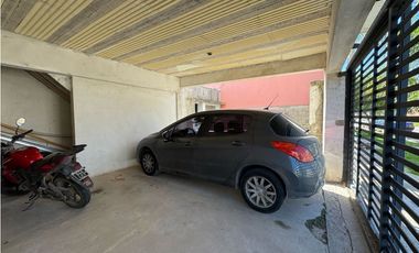 Venta casa San benito dos dormitorios cochera doble y pileta.