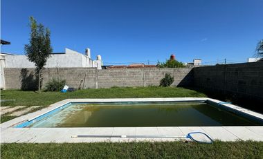 Venta casa San benito dos dormitorios cochera doble y pileta.