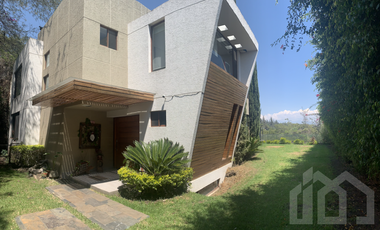 CASA ESPECTACULAR EN VENTA SECTOR NAYÓN