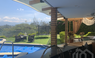 CASA ESPECTACULAR EN VENTA SECTOR NAYÓN