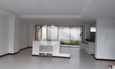 CASA EN VENTA SECTOR CHALLUABAMABA, CUENCA