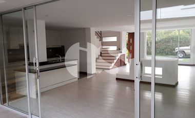 CASA EN VENTA SECTOR CHALLUABAMABA, CUENCA