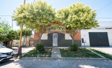 Casa en venta de 3 dormitorios y patio en zona sur