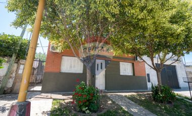Casa en venta de 3 dormitorios y patio en zona sur
