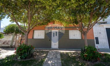Casa en venta de 3 dormitorios y patio en zona sur