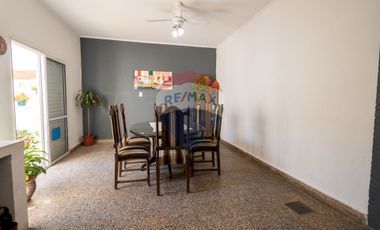 Casa en venta de 3 dormitorios y patio en zona sur