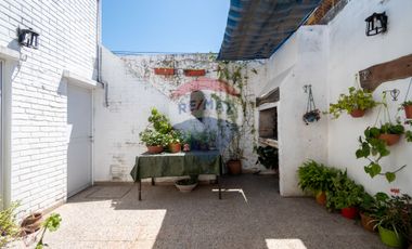 Casa en venta de 3 dormitorios y patio en zona sur