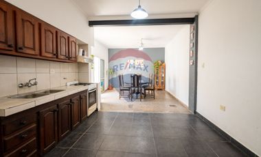 Casa en venta de 3 dormitorios y patio en zona sur