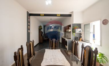 Casa en venta de 3 dormitorios y patio en zona sur