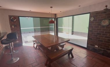 SE ALQUILA CASA EN CIENEGUILLA CON PISCINA - CONTRATO ANUAL