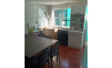 SE ARRIENDA AMPLIA CASA PARA EMPRESAS EN SECTOR PALOMAR.