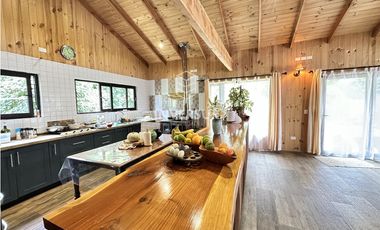 HERMOSA PARCELA CON ORILLA DE RIO Y 2 CASAS A 30 MIN DE VALDIVIA