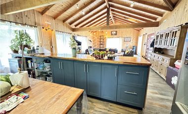 HERMOSA PARCELA CON ORILLA DE RIO Y 2 CASAS A 30 MIN DE VALDIVIA