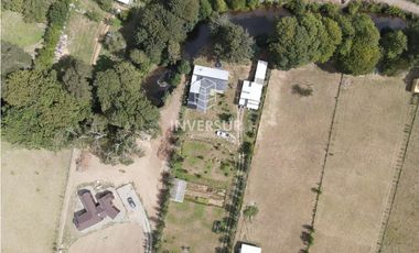 HERMOSA PARCELA CON ORILLA DE RIO Y 2 CASAS A 30 MIN DE VALDIVIA