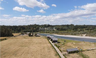 HERMOSA PARCELA CON ORILLA DE RIO Y 2 CASAS A 30 MIN DE VALDIVIA
