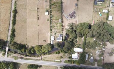 HERMOSA PARCELA CON ORILLA DE RIO Y 2 CASAS A 30 MIN DE VALDIVIA