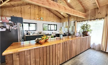 HERMOSA PARCELA CON ORILLA DE RIO Y 2 CASAS A 30 MIN DE VALDIVIA