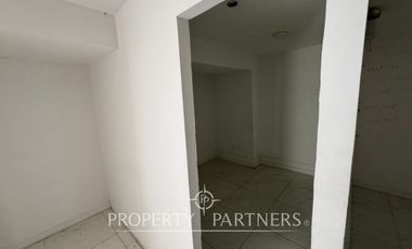 Local comercial en segundo nivel en barrio Brasil