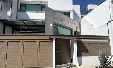 Funcional y hermosa casa en Venta en Privada en Parques de la Herradura