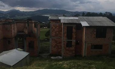 VENTA de CASA LOTE en LA CALERA