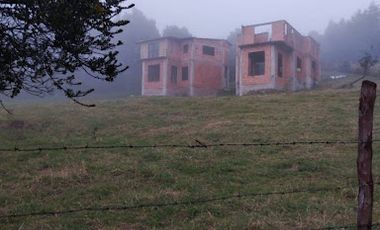 VENTA de CASA LOTE en LA CALERA