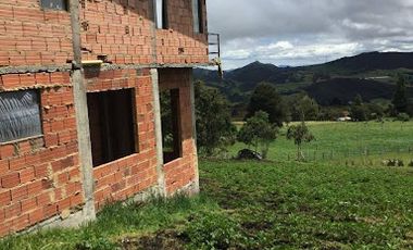 VENTA de CASA LOTE en LA CALERA