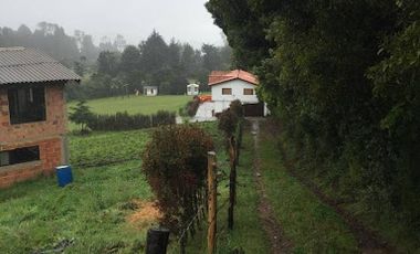 VENTA de CASA LOTE en LA CALERA