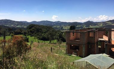 VENTA de CASA LOTE en LA CALERA