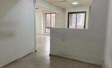Oficina luminosa y funcional en Santiago Centro
