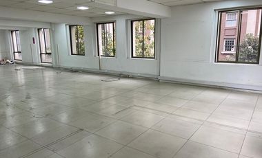 Oficina luminosa y funcional en Santiago Centro