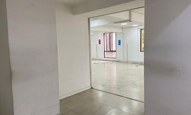 Oficina luminosa y funcional en Santiago Centro