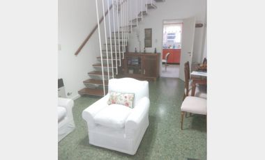 Casa  en Venta Villa Sarmiento / Moron (A120 3654)